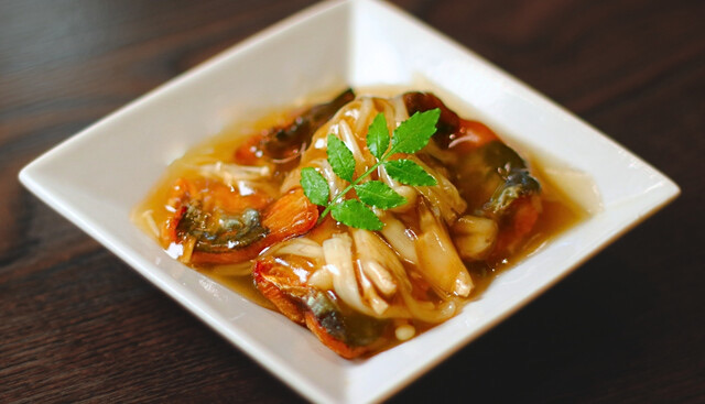 秋刀魚と秋茸の出汁あんかけ